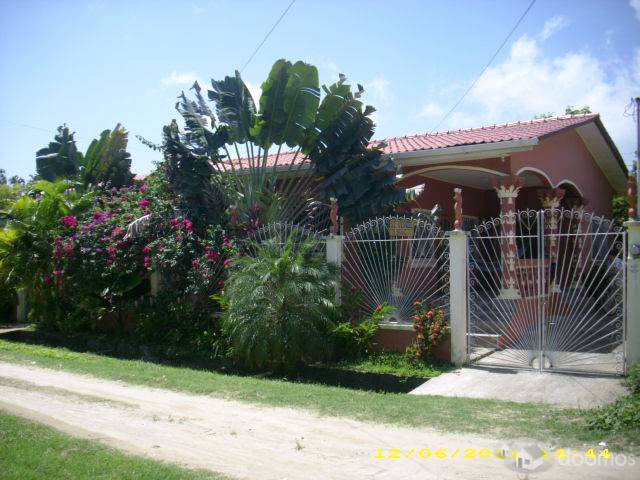 SE VENDE CASA MODERNA TELA ATLANTIDA - 1