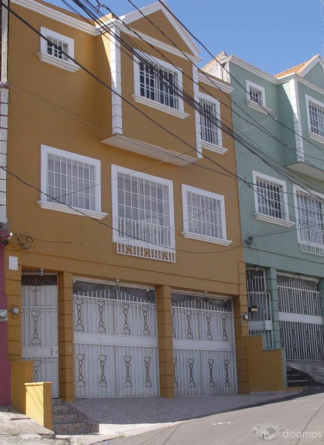 SE VENDE CASA, 5 MINUTOS DE MALL MULTIPLAZA - 1